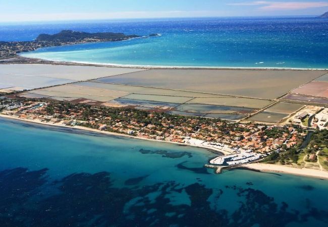 House in Hyères - Villa Hamac -Climatisée - 80m de la mer - Jardin
