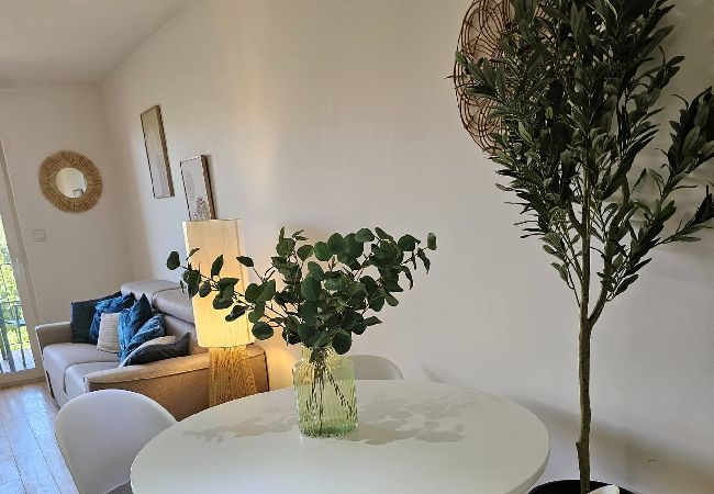 Apartment in Hyères - Essart de comte