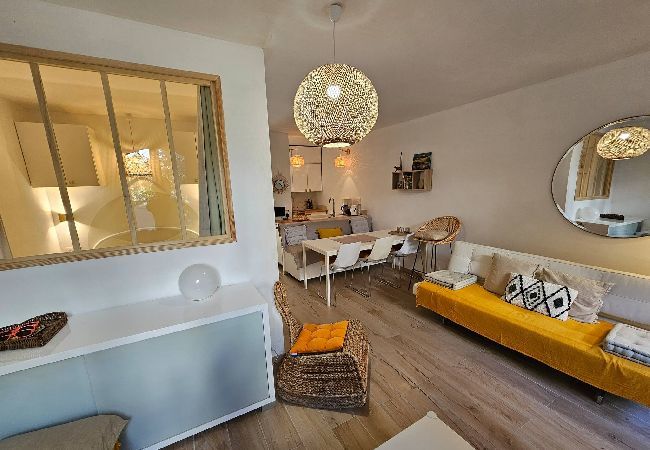 Apartment in Hyères - Escape & Beach at the Port on Giens Peninsula