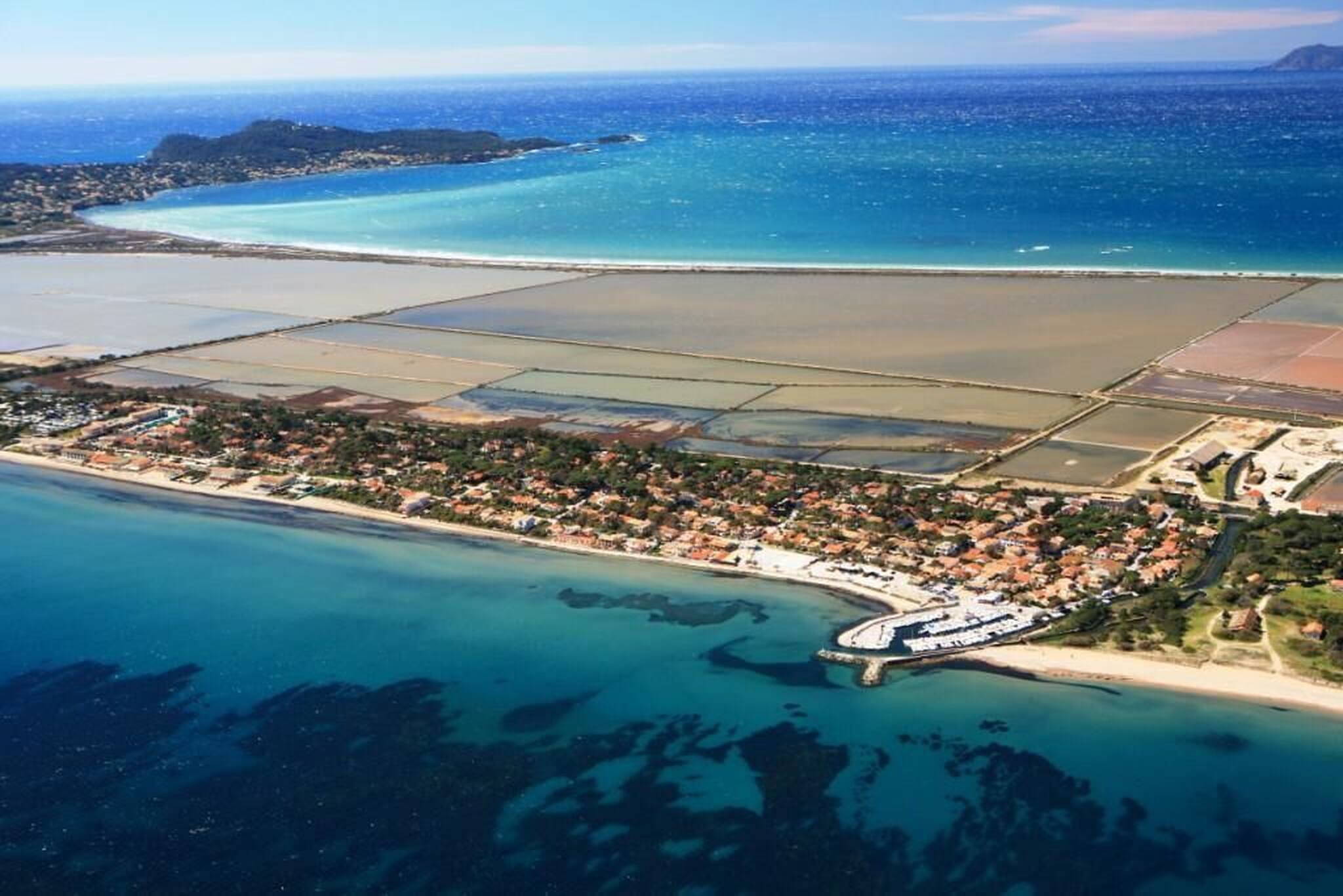  in Hyères - Villa Hamac climatisée à 80m de la mer Beach House 