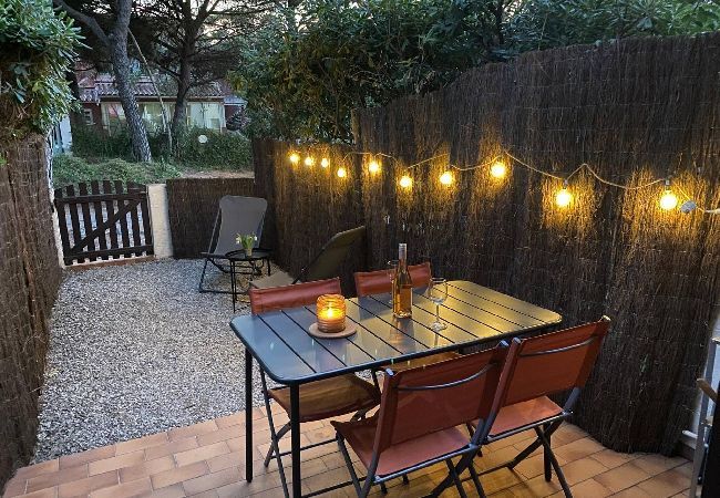 Studio in Hyères - Cozy Studio 100m Beach – Garden & AC