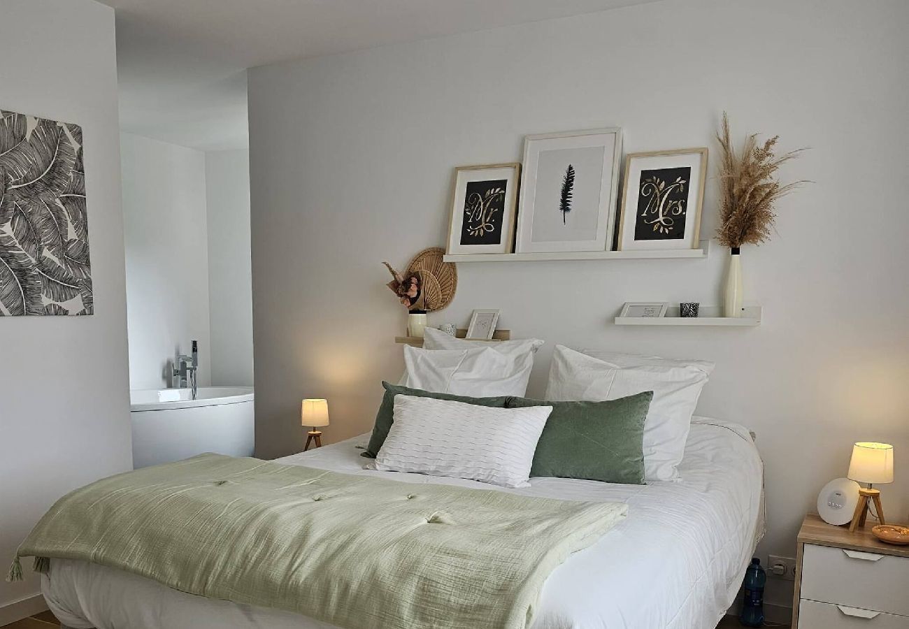 Villa in Hyères - White diamond of the peninsula pool