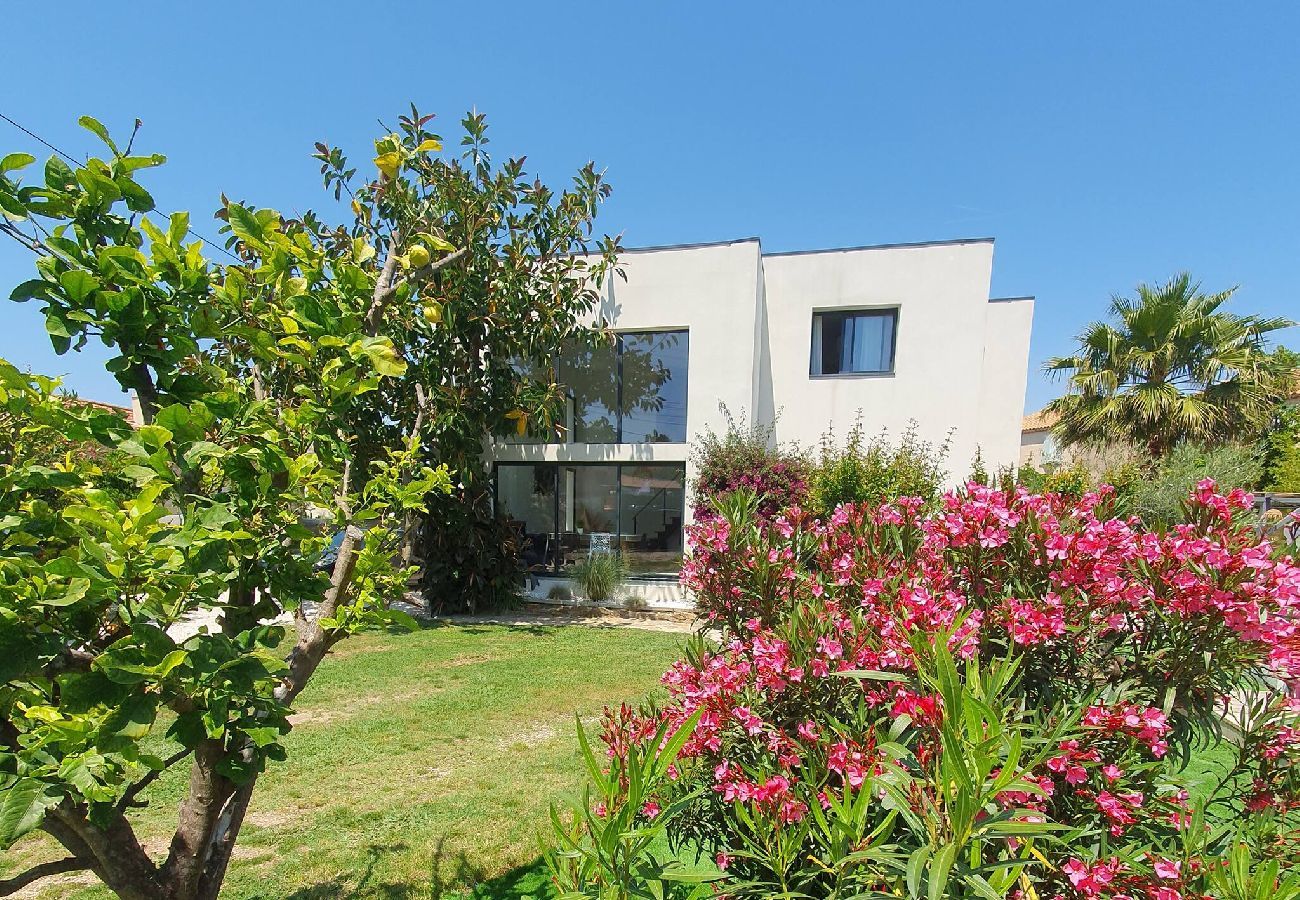 Villa in Hyères - White diamond of the peninsula pool