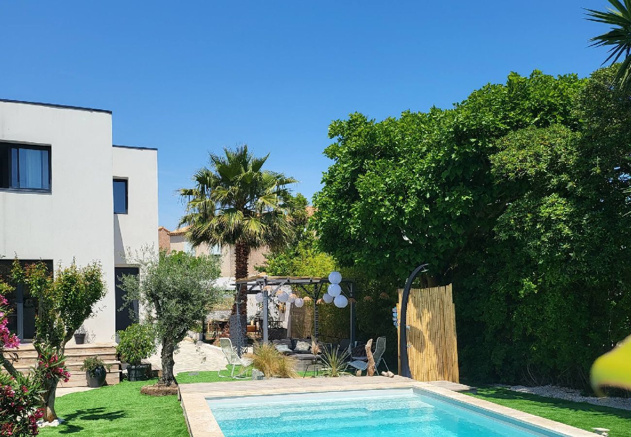 Villa in Hyères - White diamond of the peninsula pool