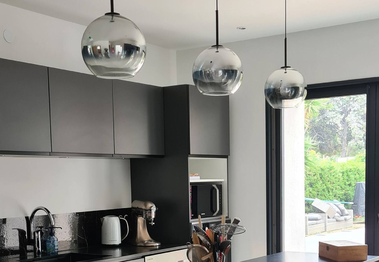 Villa in Hyères - White diamond of the peninsula pool