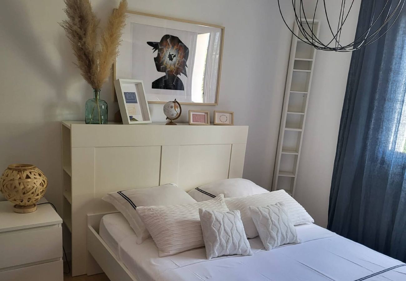 Villa in Hyères - White diamond of the peninsula pool