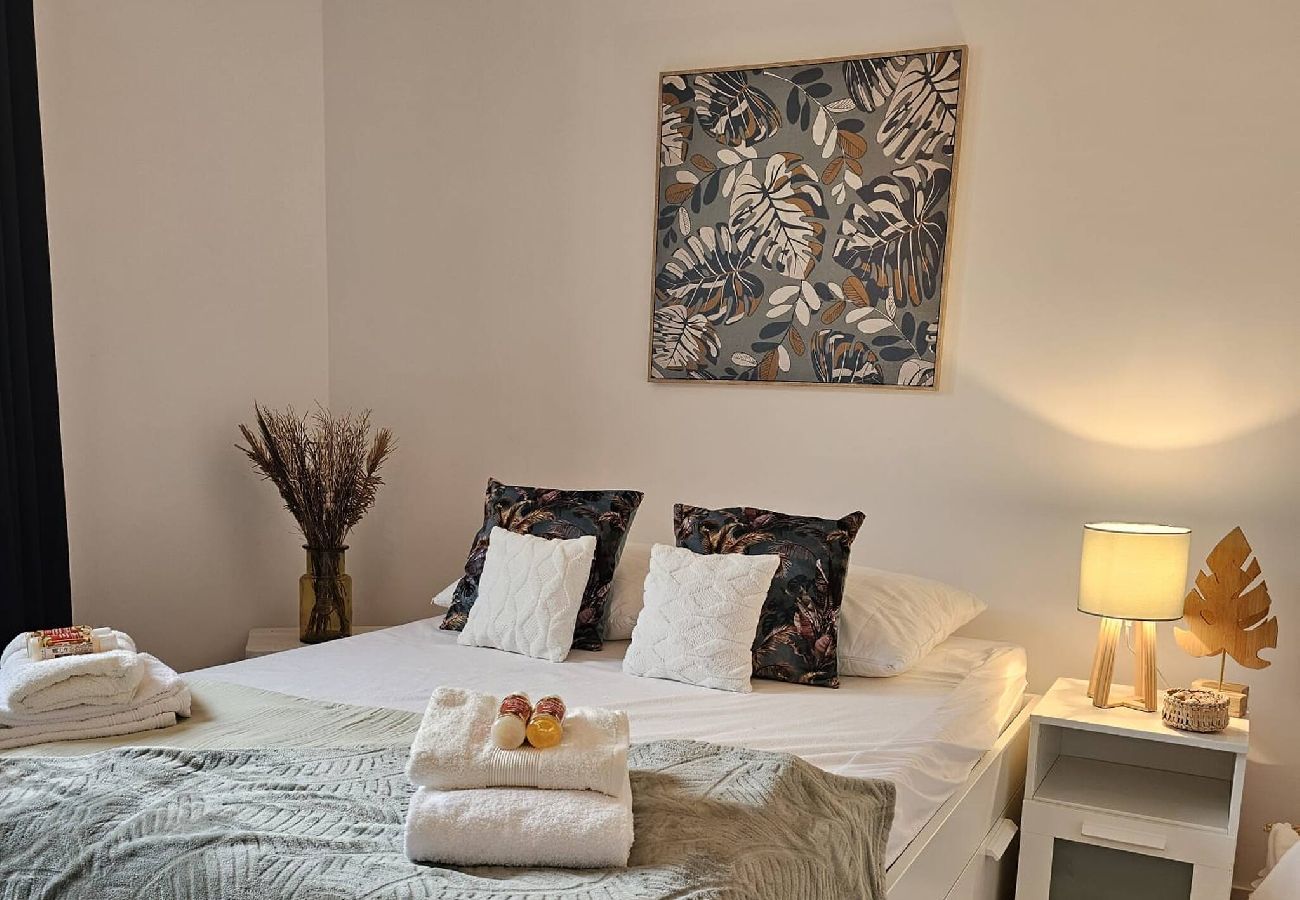 Villa in Hyères - White diamond of the peninsula pool