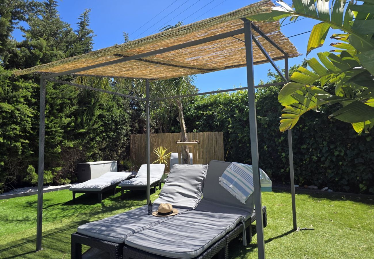 Villa in Hyères - Spacious Giens Villa | Pool, Hot Tub & Outdoor Fun
