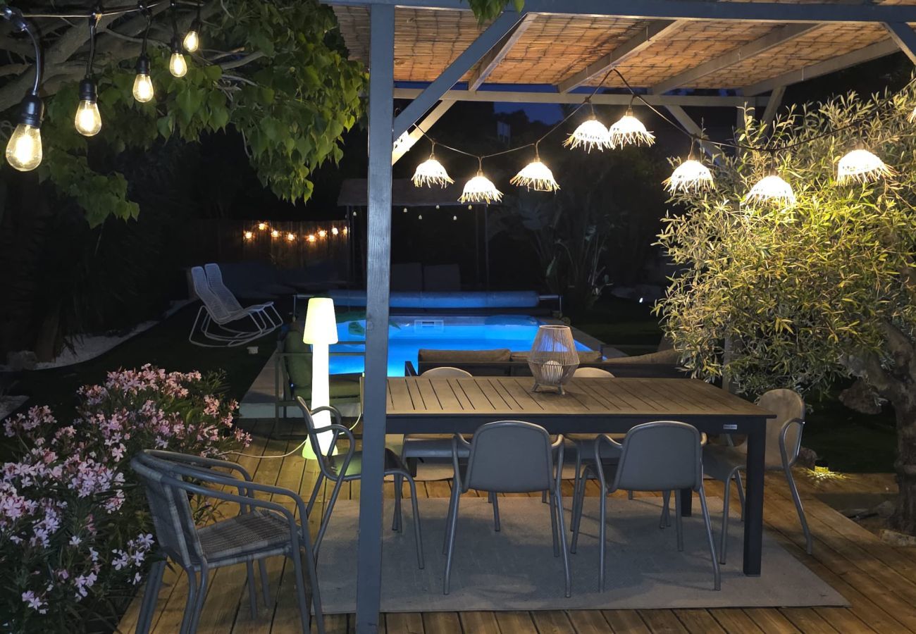 Villa in Hyères - Spacious Giens Villa | Pool, Hot Tub & Outdoor Fun