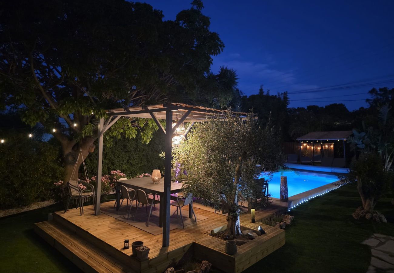 Villa in Hyères - Spacious Giens Villa | Pool, Hot Tub & Outdoor Fun