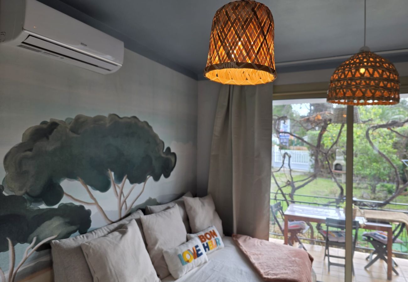 Apartment in Hyères - -