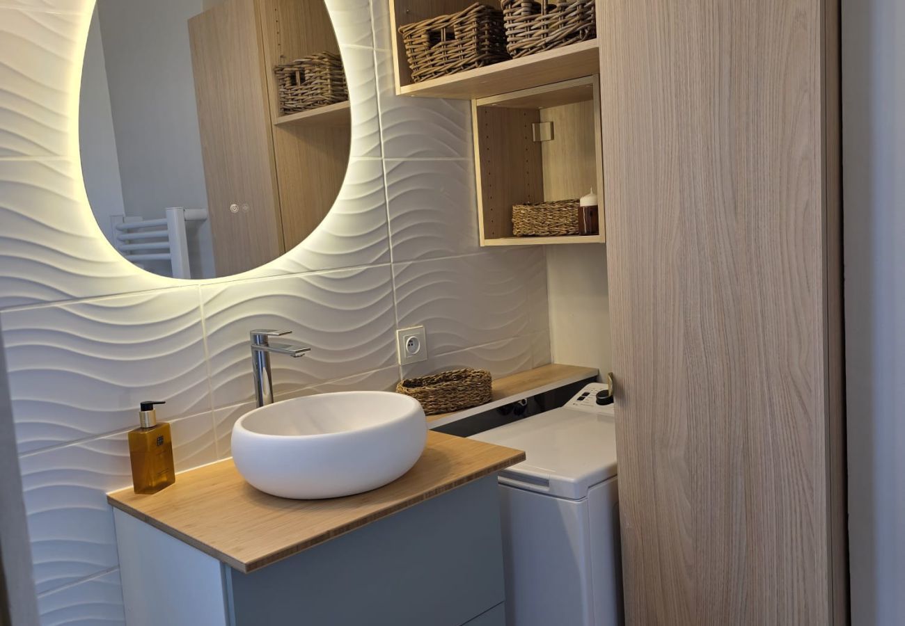 Apartment in Hyères - -