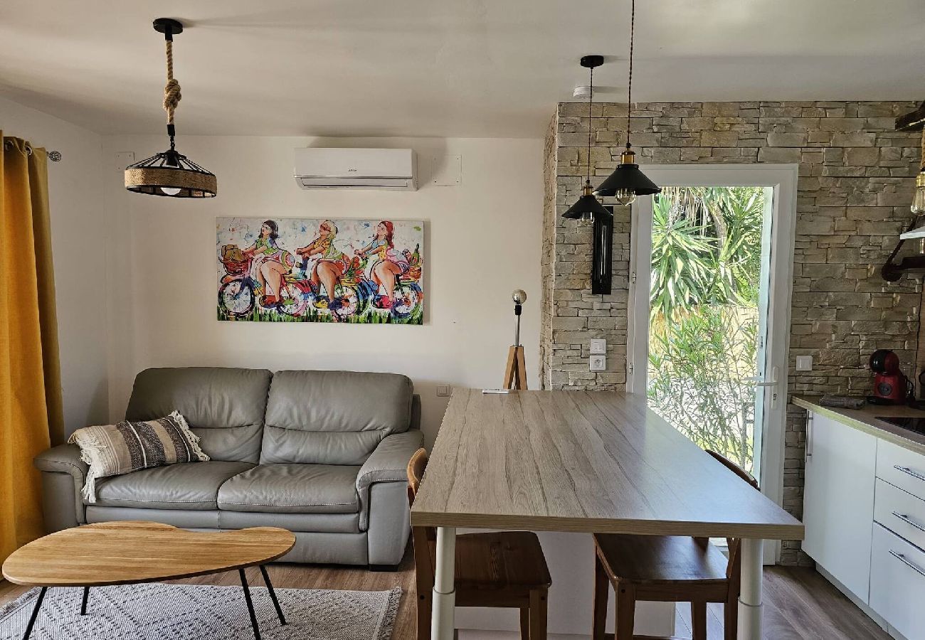 Apartment in Hyères - -