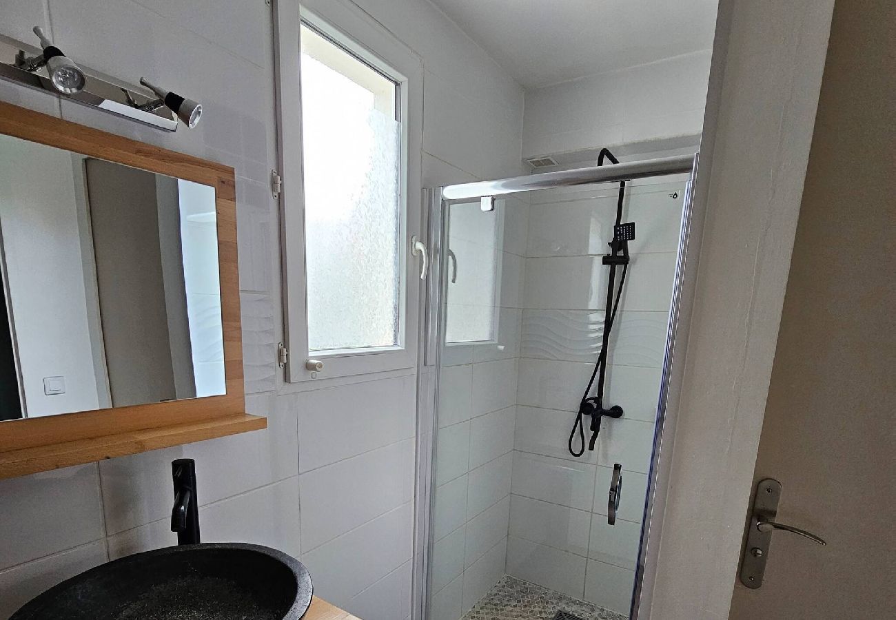 Apartment in Hyères - -