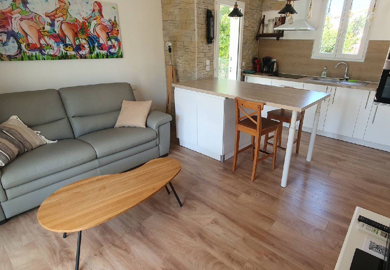 Apartment in Hyères - -