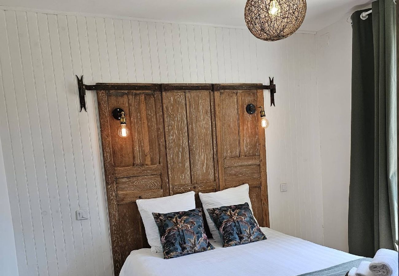 Apartment in Hyères - -