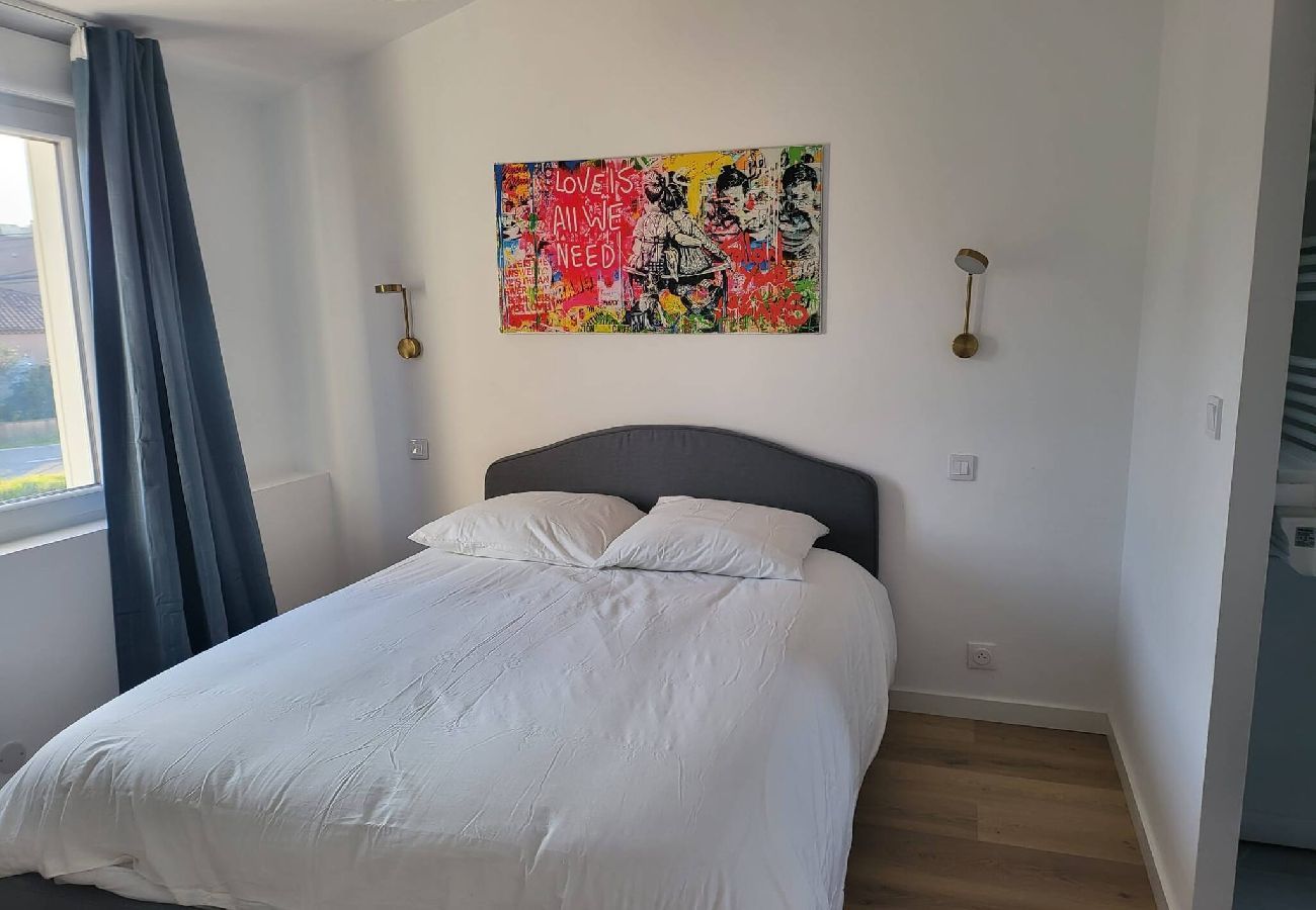Apartment in Hyères - -