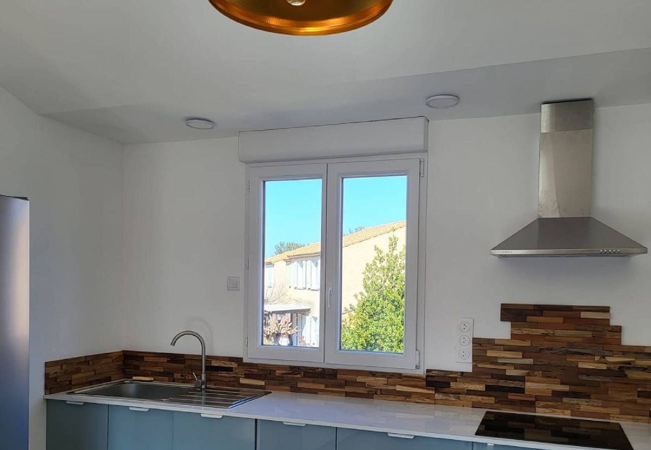 Apartment in Hyères - -