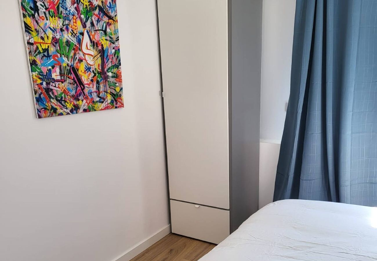 Apartment in Hyères - -