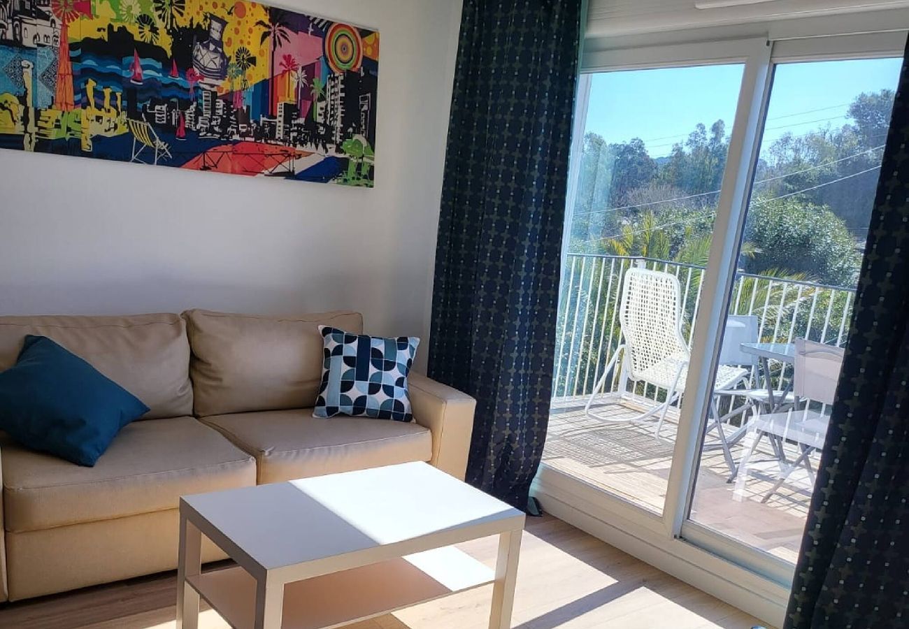 Apartment in Hyères - -