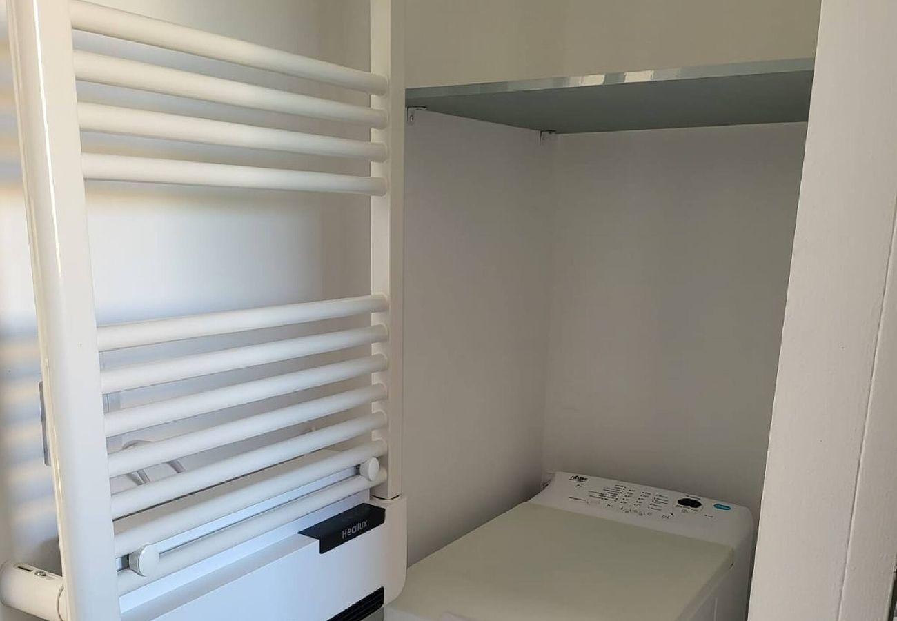 Apartment in Hyères - -