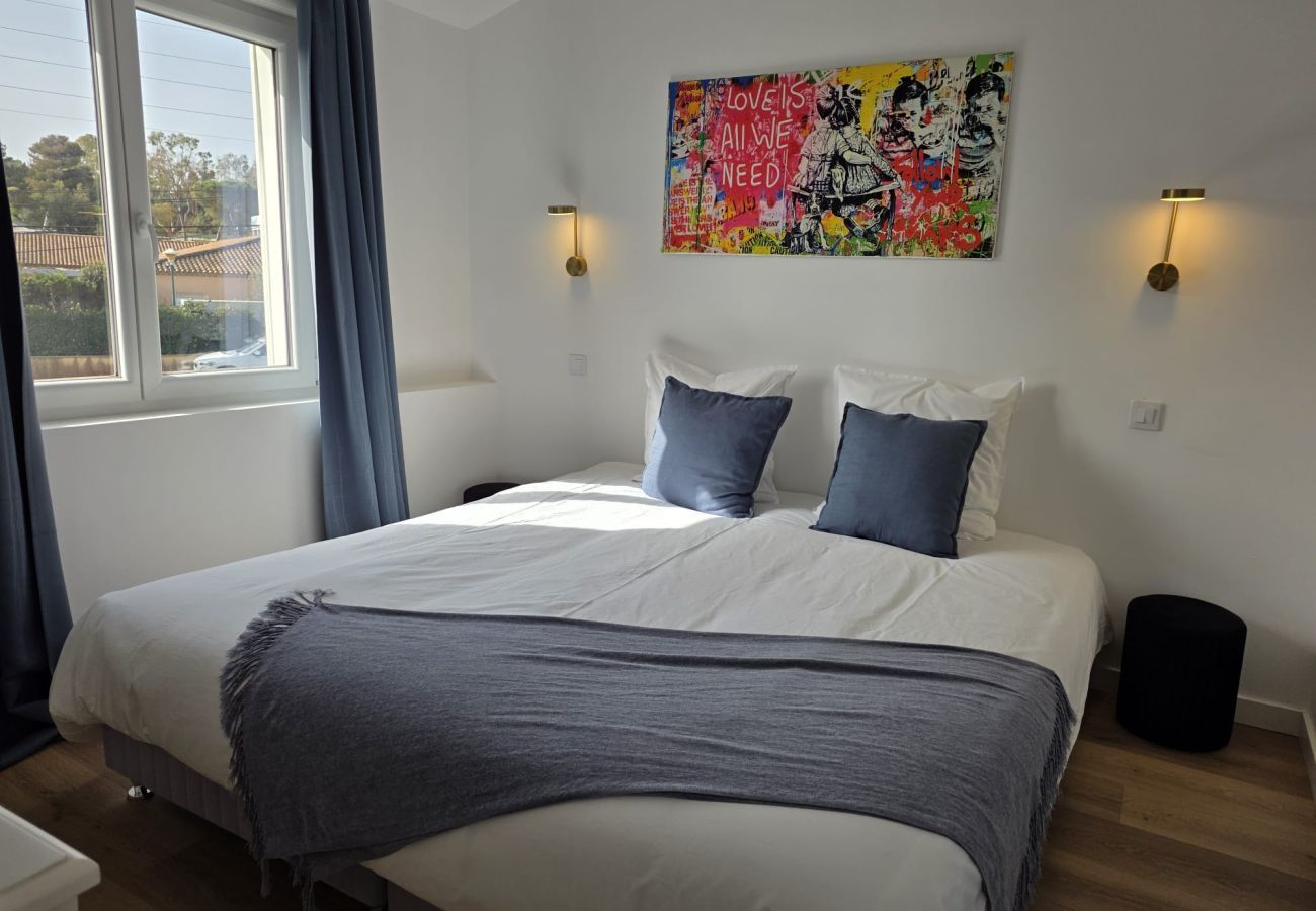 Apartment in Hyères - Les Photinias Giens Peninsula Beach King-Size Bed
