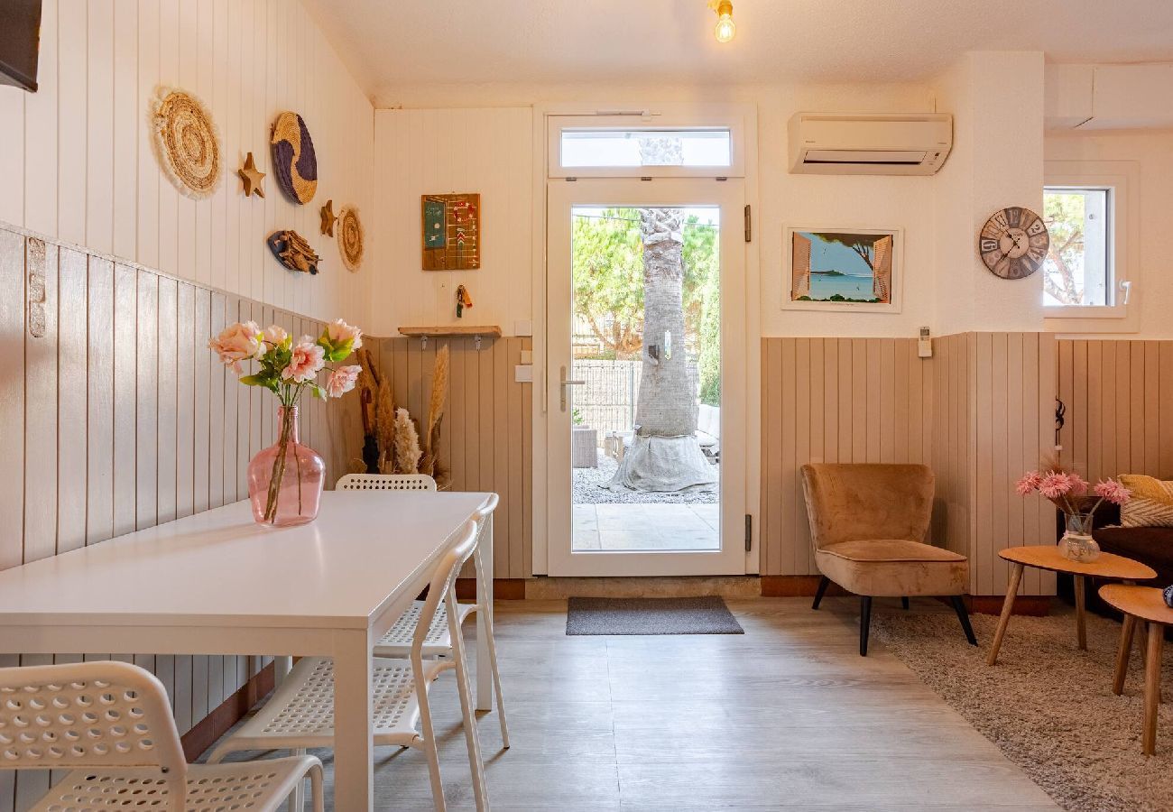 Apartment in Hyères - Le Cigalet Plage La Capte Jardin Presqu'île Giens 