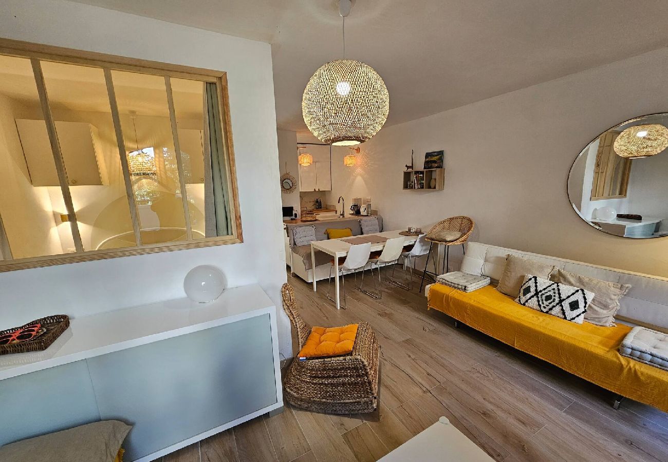 Apartment in Hyères - Escape & Beach at the Port on Giens Peninsula