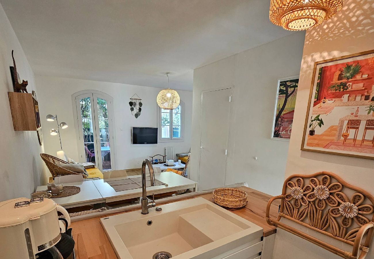 Apartment in Hyères - Escape & Beach at the Port on Giens Peninsula