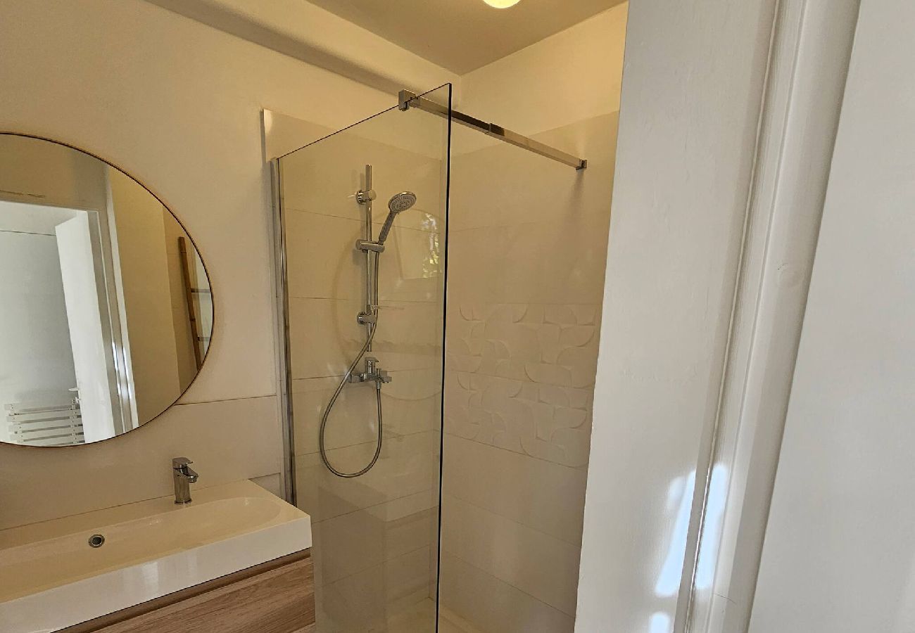 Apartment in Hyères - Escape & Beach at the Port on Giens Peninsula