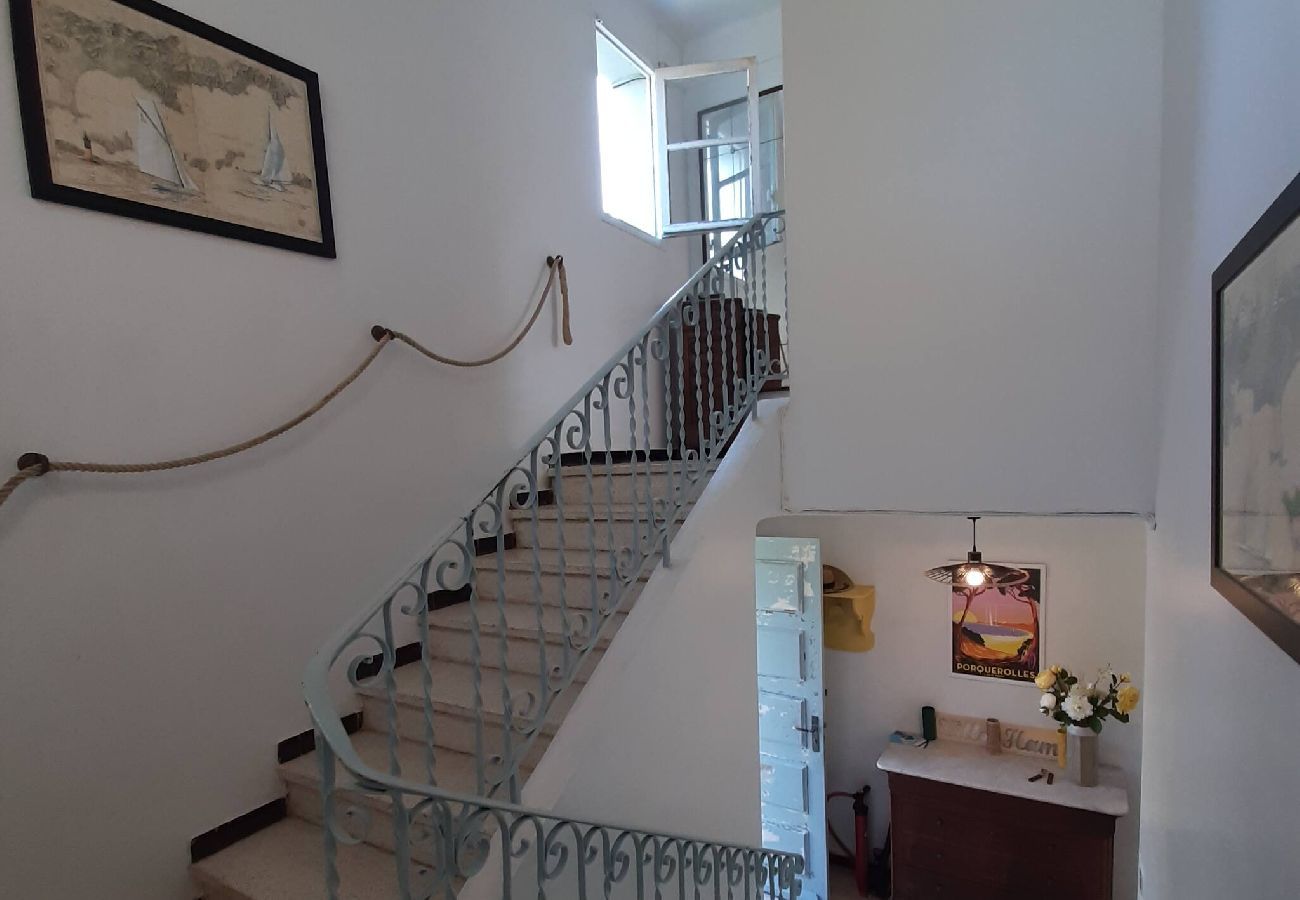 House in Hyères - Villa Hamac climatisée à 80m de la mer Beach House 