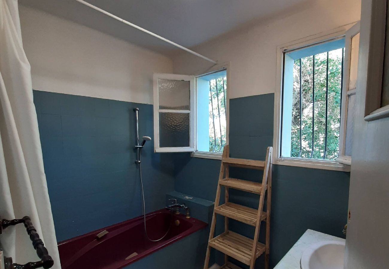 House in Hyères - Villa Hamac climatisée à 80m de la mer Beach House 