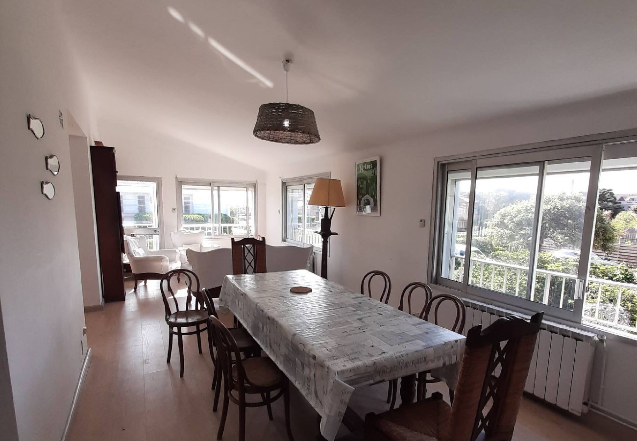 House in Hyères - Villa Hamac climatisée à 80m de la mer Beach House 