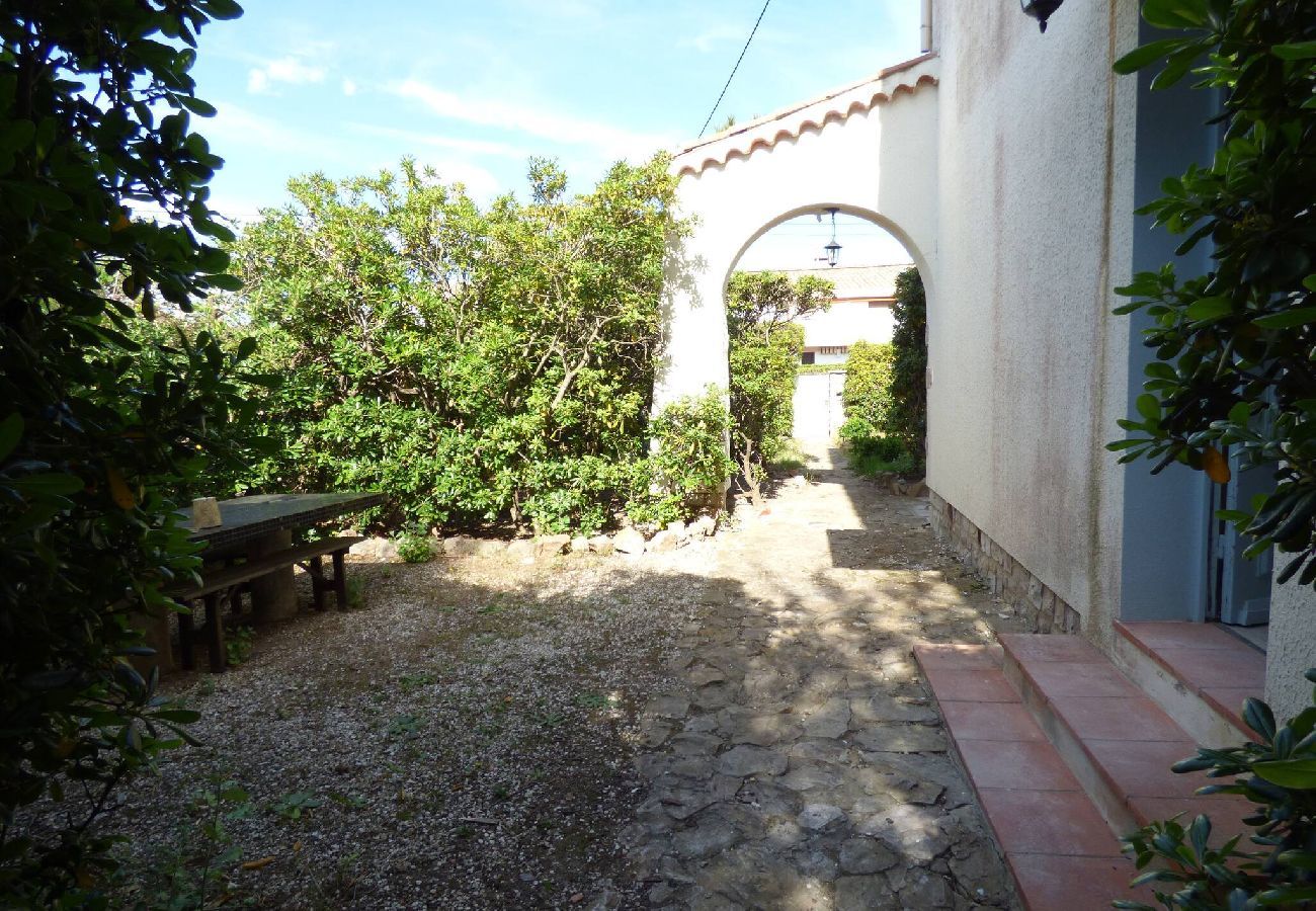 House in Hyères - Villa Hamac climatisée à 80m de la mer Beach House 