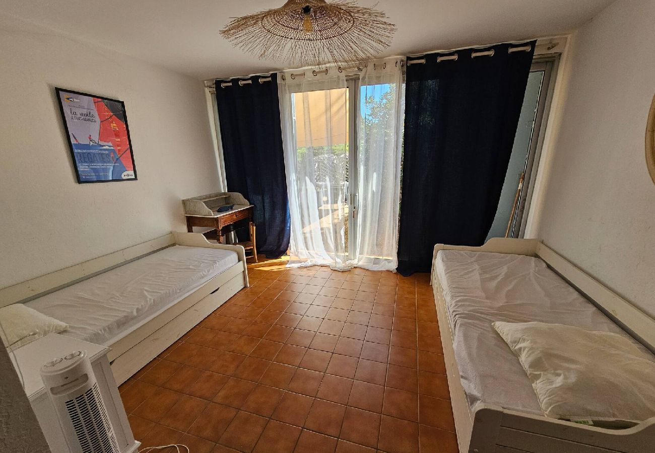 House in Hyères - Villa Hamac climatisée à 80m de la mer Beach House 