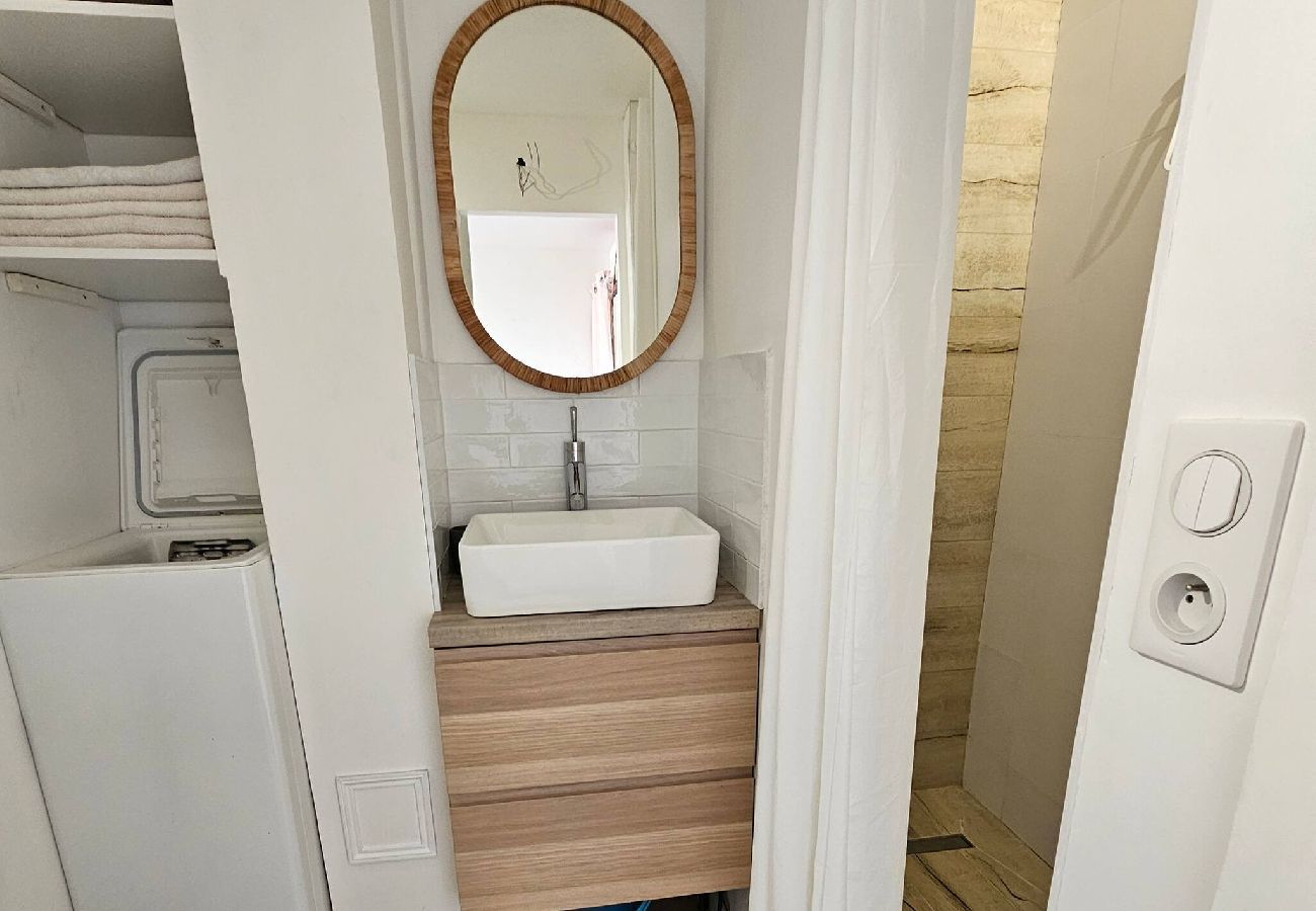 Apartment in Hyères - Sun – Terrace – 50m from the Beach – Hyères Vieux Salins