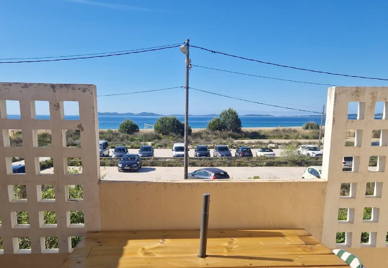 Apartment in Hyères - Sun – Terrace – 50m from the Beach – Hyères Vieux Salins