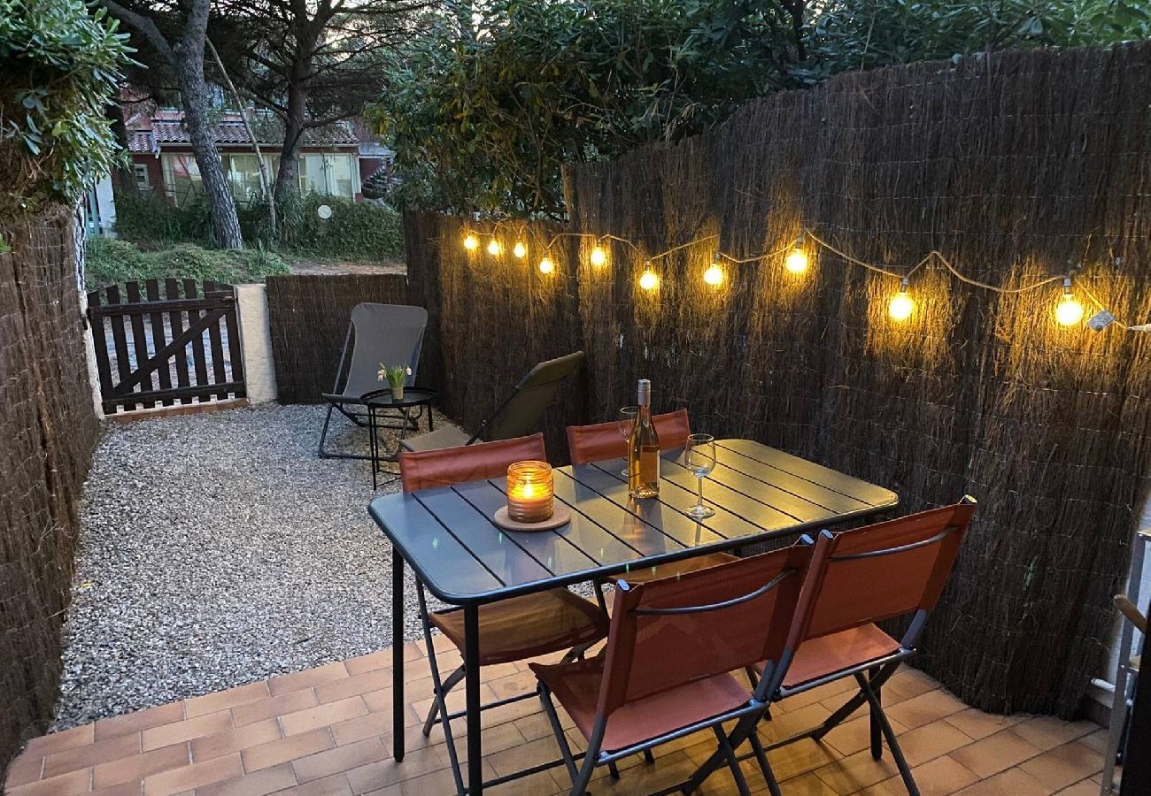 Studio in Hyères - Cozy Studio 100m Beach – Garden & AC