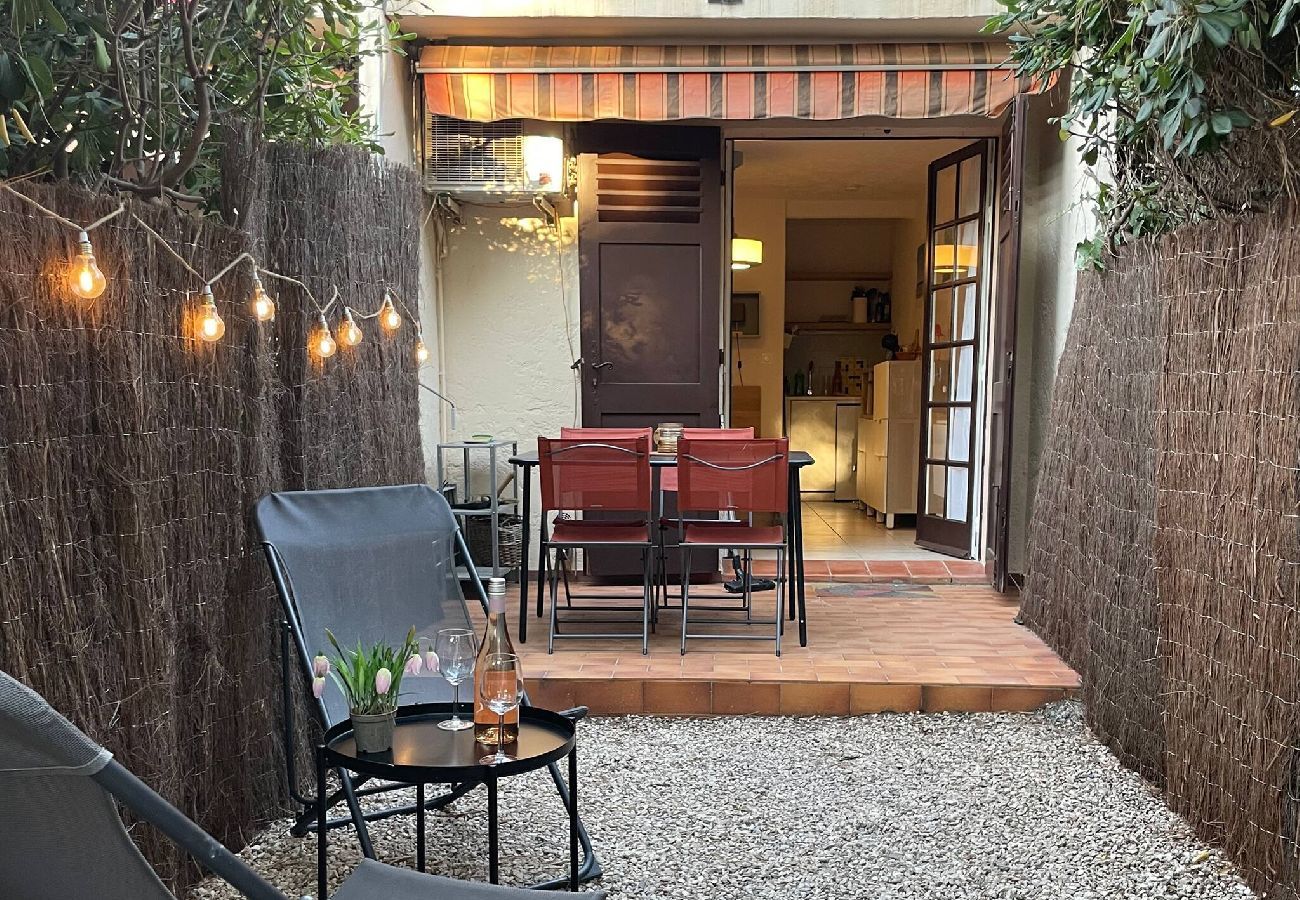 Studio in Hyères - Cozy Studio 100m Beach – Garden & AC