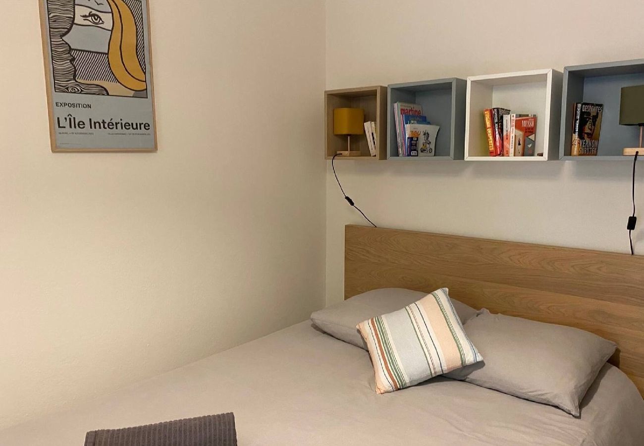 Studio in Hyères - Cozy Studio 100m Beach – Garden & AC