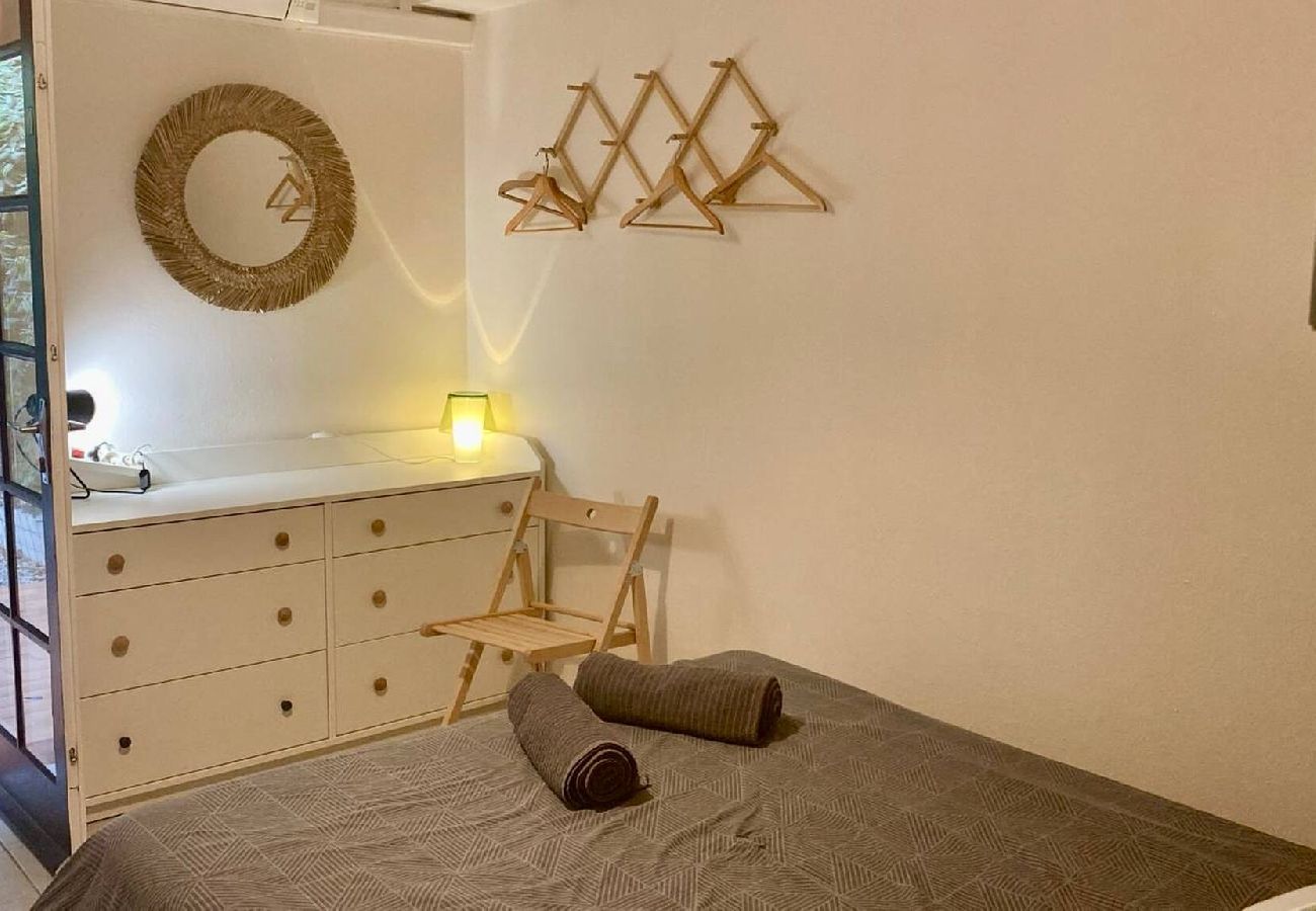 Studio in Hyères - Cozy Studio 100m Beach – Garden & AC