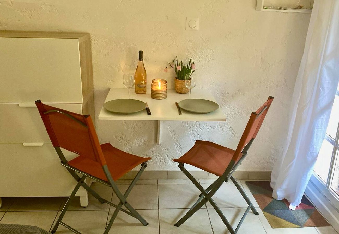 Studio in Hyères - Cozy Studio 100m Beach – Garden & AC