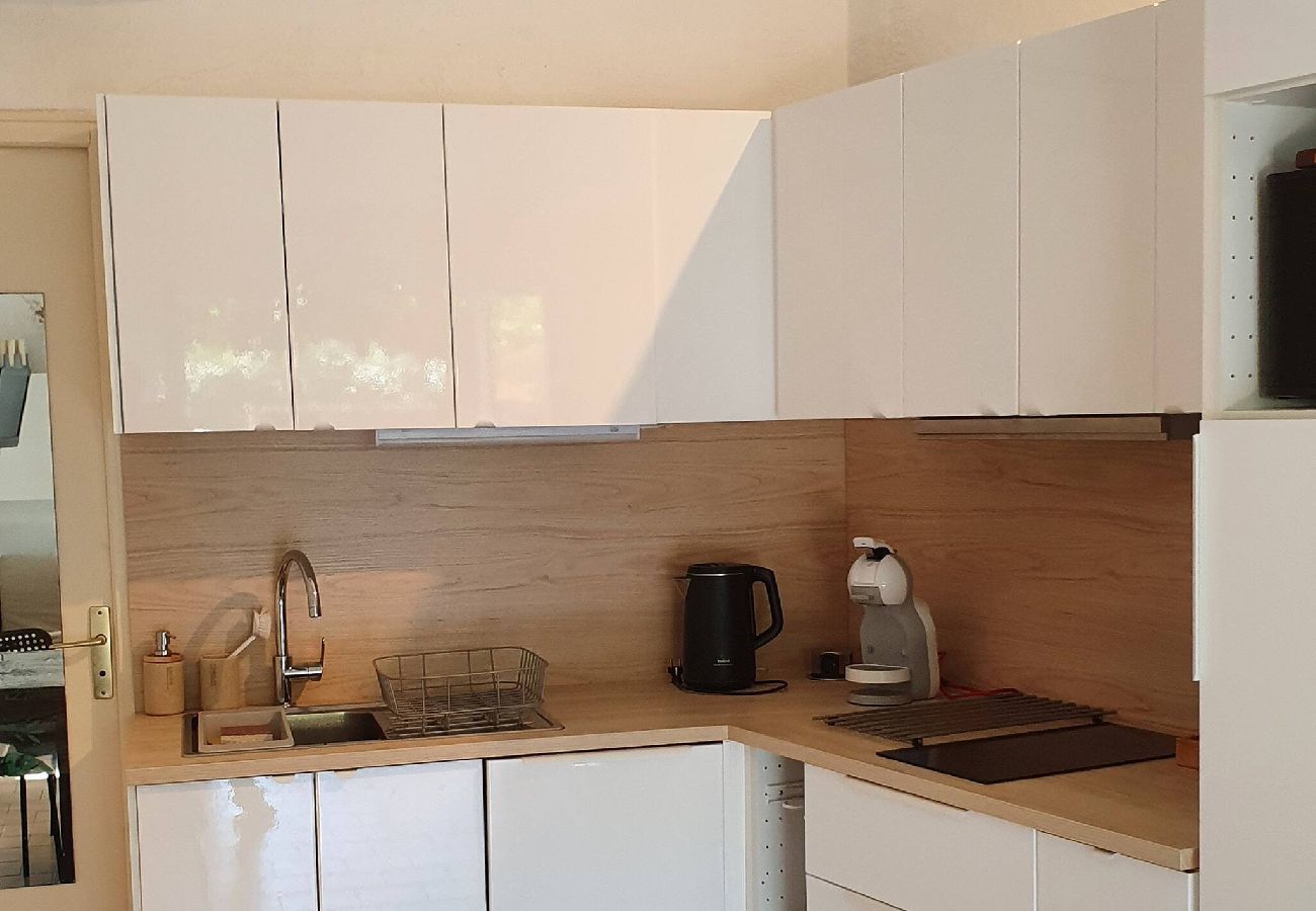 Apartment in Hyères - Beausoleil Terrace – 800m from the Beach – Quiet – Air Conditioning