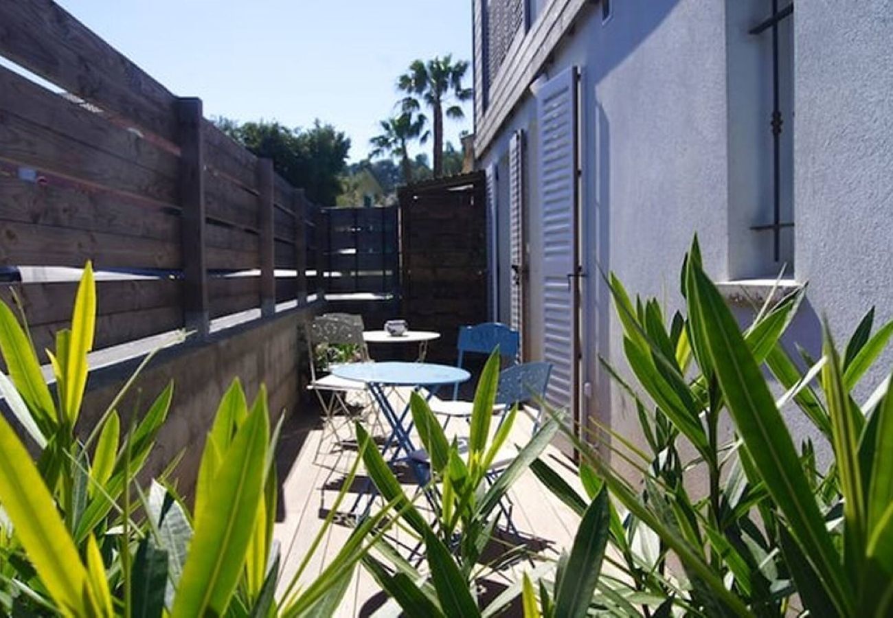 Apartment in Hyères - Madrague Holidays – A/C & Terrace