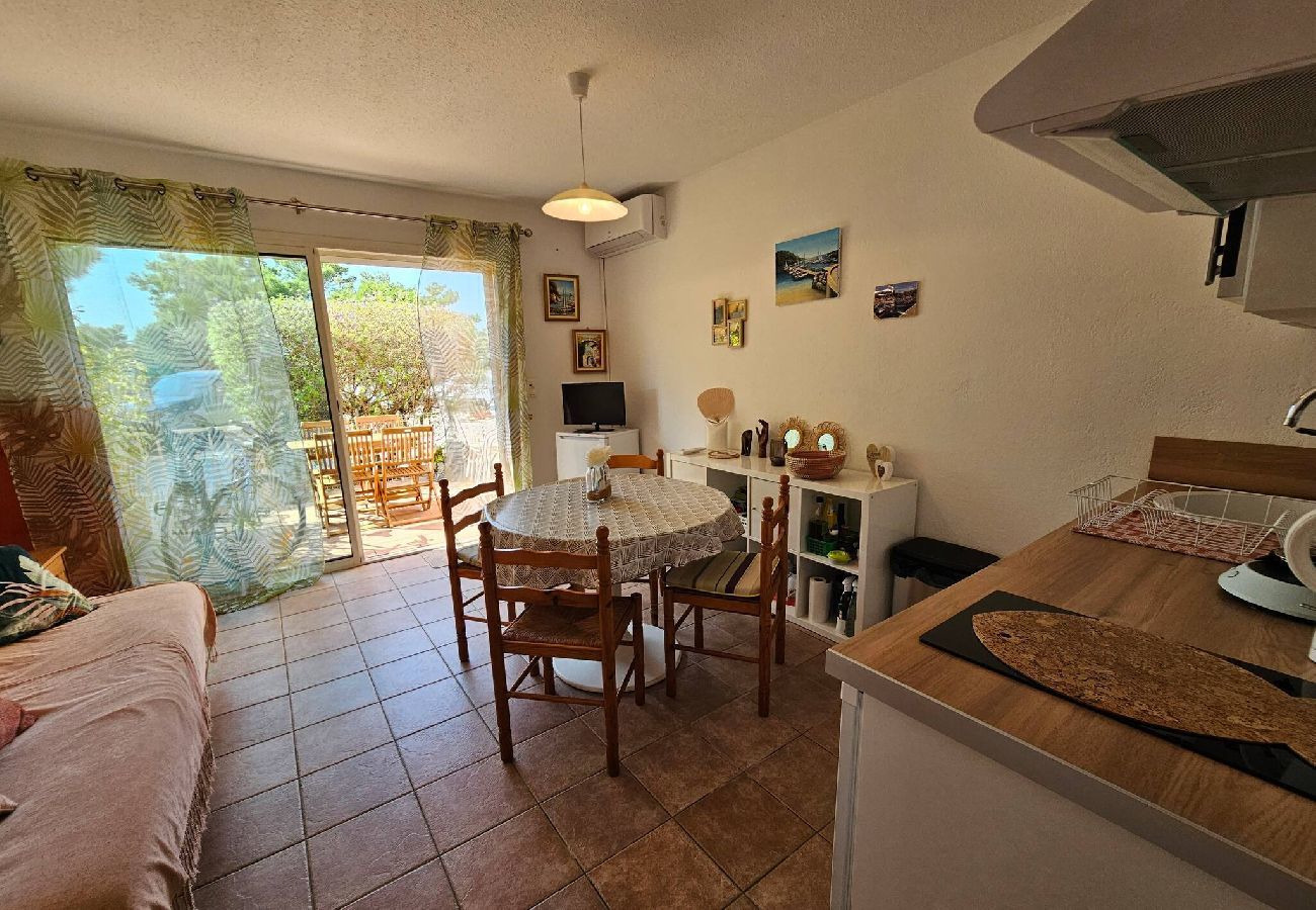 Apartment in Hyères - Holiday Break – A/C – 500m from the Beach – Terrace