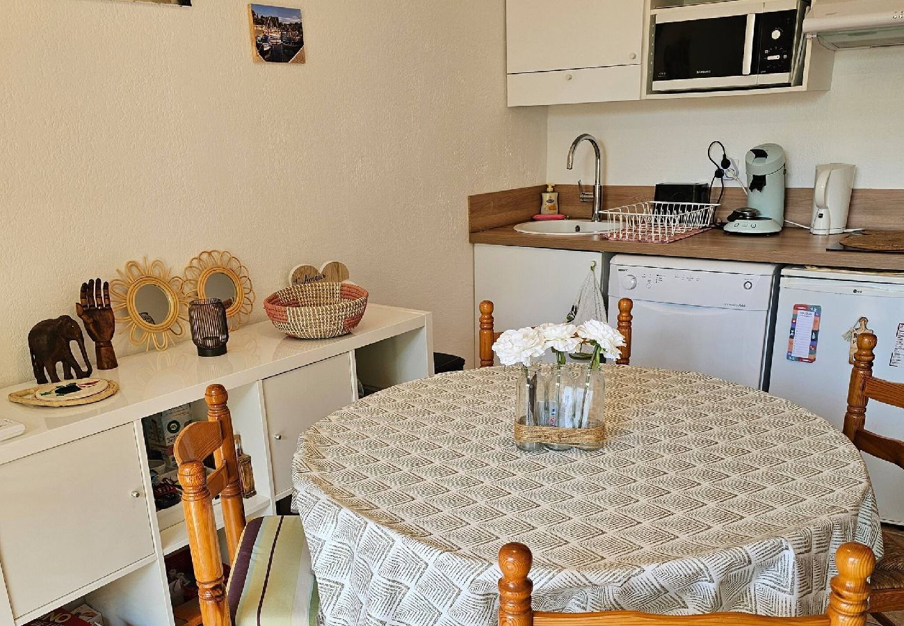 Apartment in Hyères - Holiday Break – A/C – 500m from the Beach – Terrace