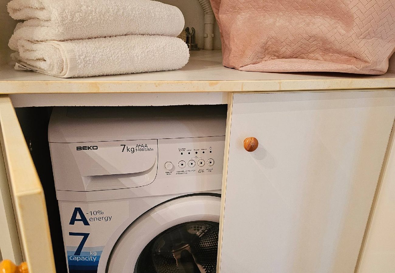 Apartment in Hyères - Holiday Break – A/C – 500m from the Beach – Terrace