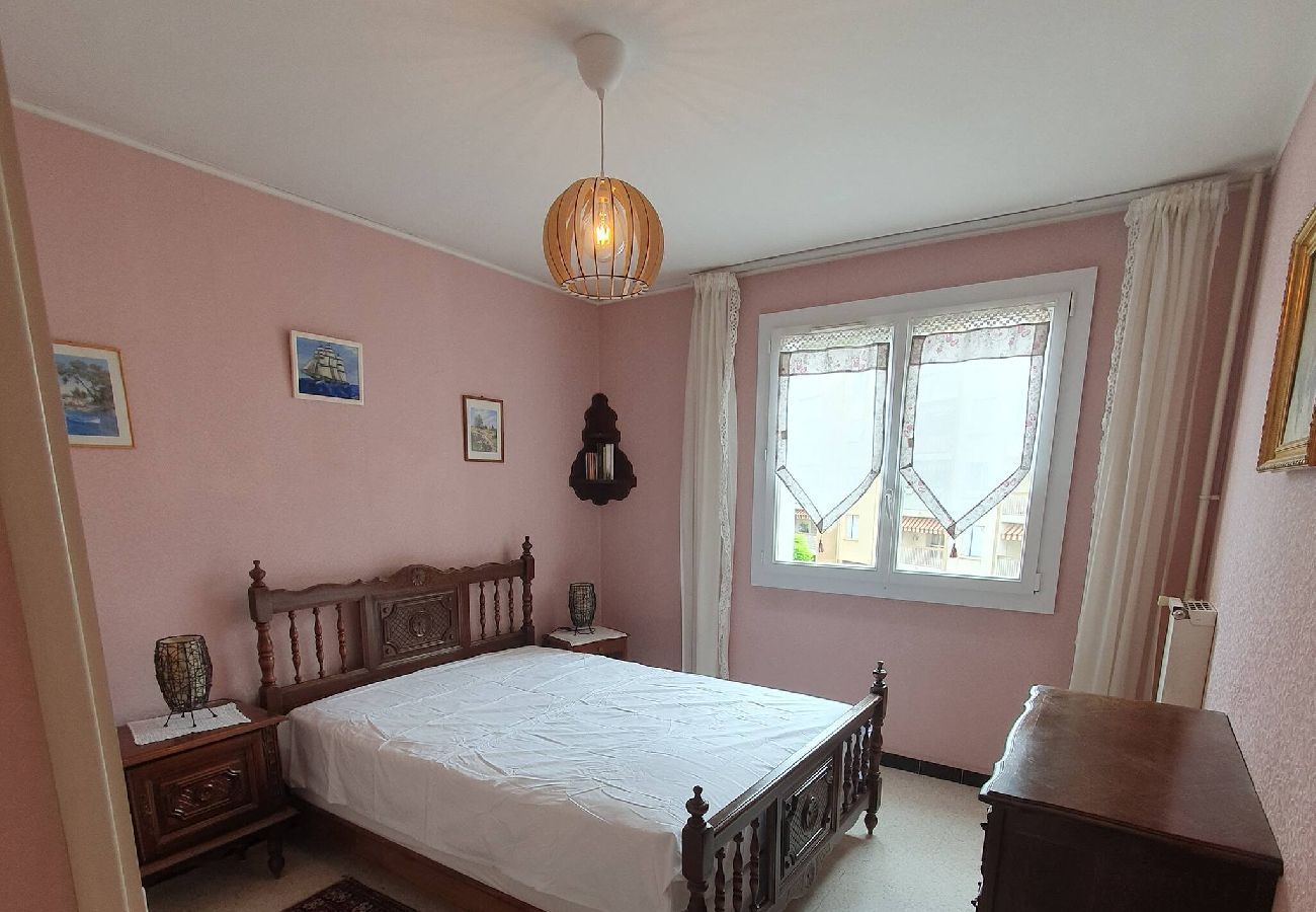 Apartment in Hyères - Spacious 2BR Flat – AC, Parking, Near Train Station