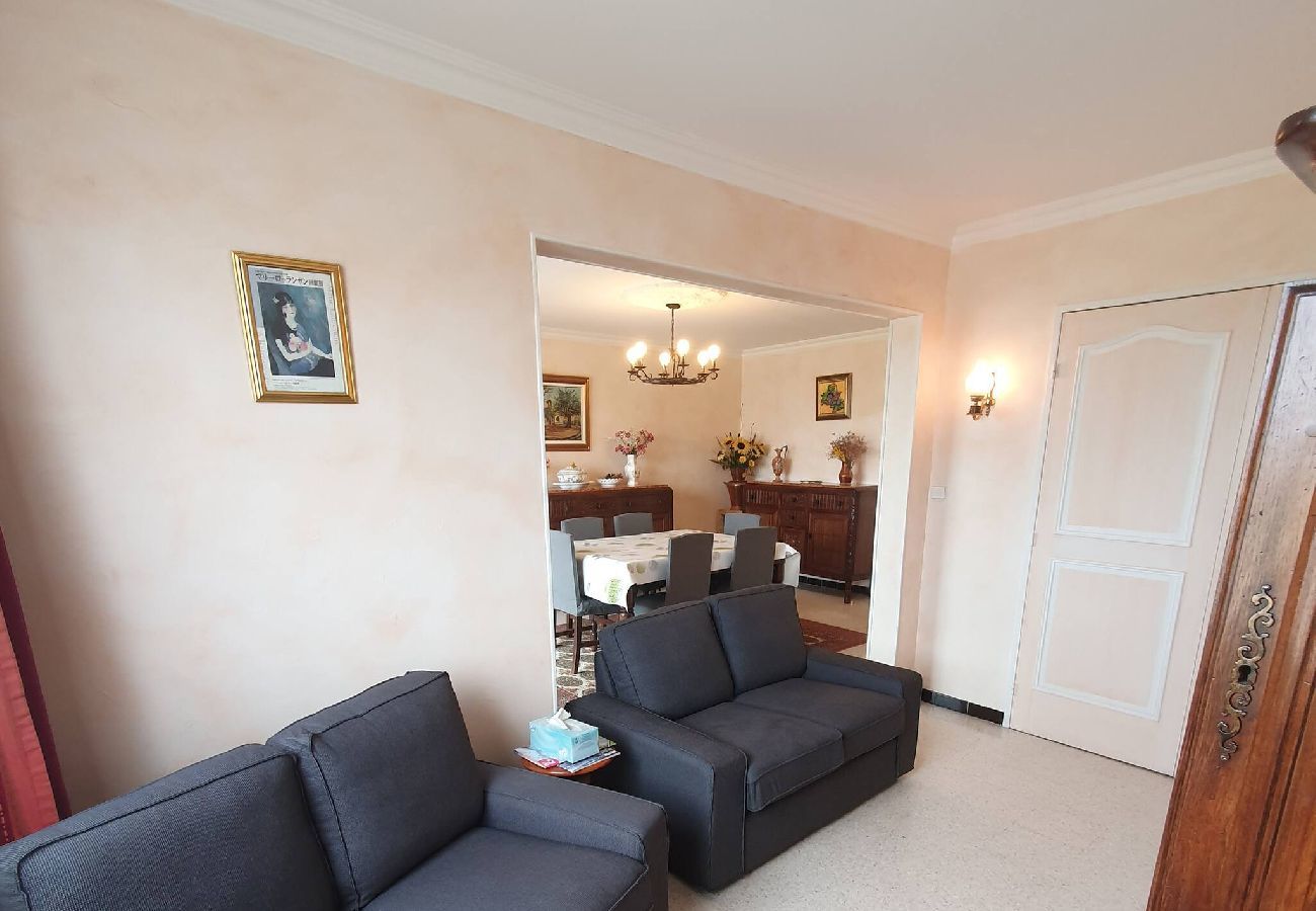 Apartment in Hyères - Spacious 2BR Flat – AC, Parking, Near Train Station