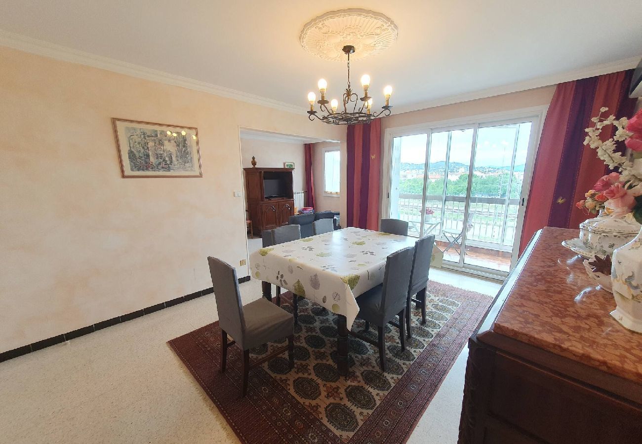 Apartment in Hyères - Spacious 2BR Flat – AC, Parking, Near Train Station